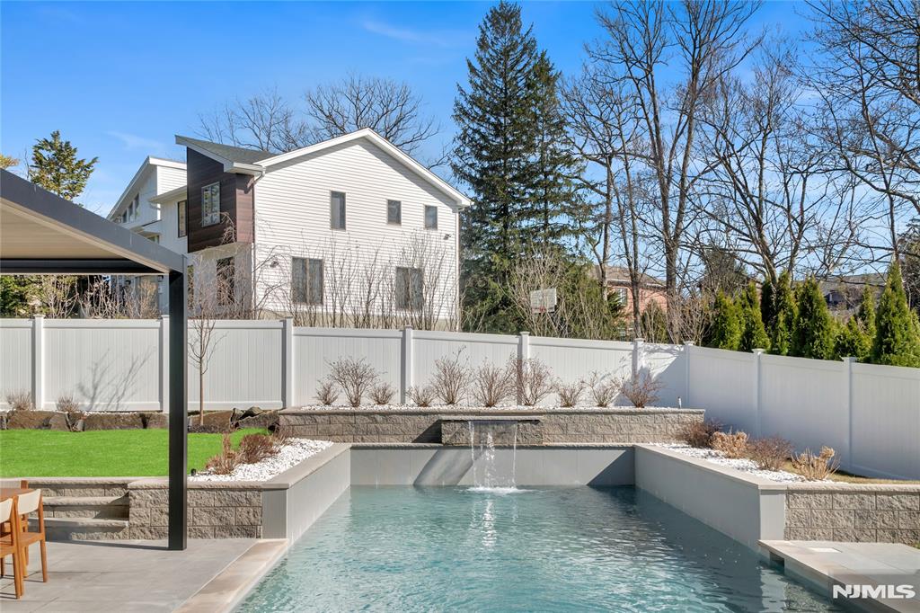 11 Roberts Road Englewood Cliffs, NJ 07632 - Photo 44 of 50