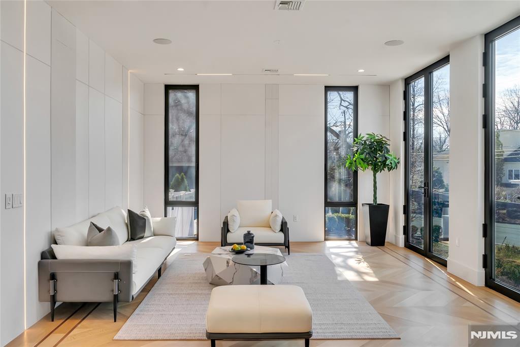 11 Roberts Road Englewood Cliffs, NJ 07632 - Photo 7 of 50