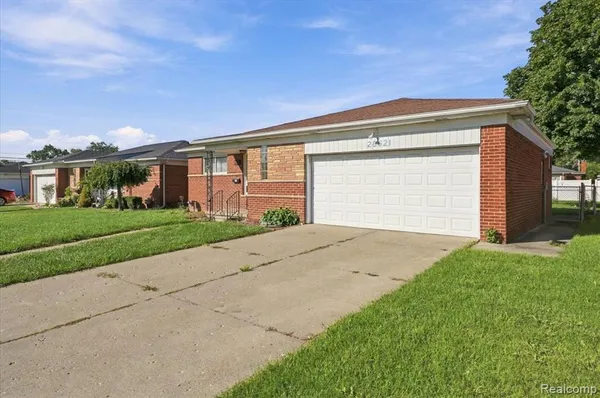 $249,900 | 28621 Gilbert Drive, Warren, MI 48093