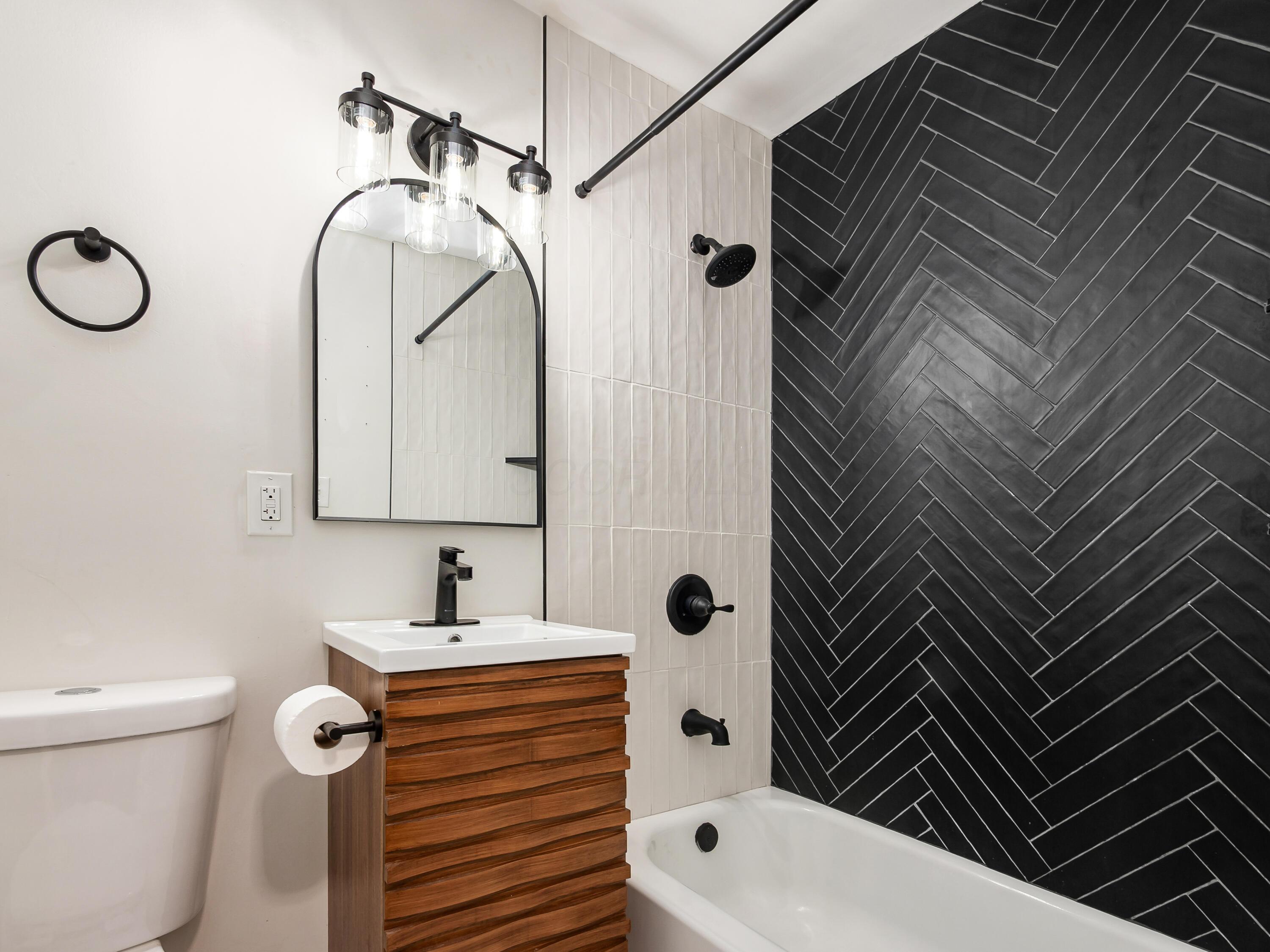 1543 South Hamilton Road Columbus, OH 43227 - Photo 12 of 31 hall bathroom