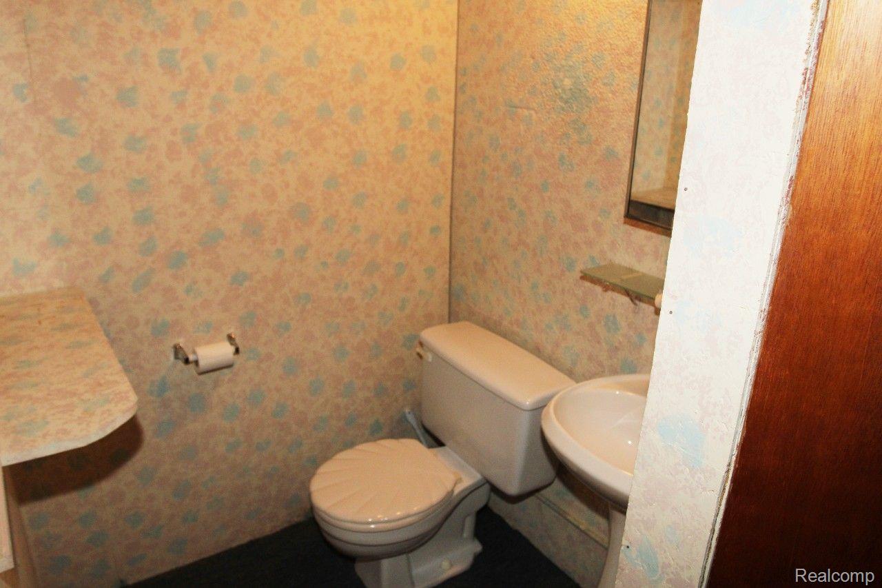 24044 Old Kent Road North Warren, MI 48091 - Photo 17 of 18 Gallery Image 17