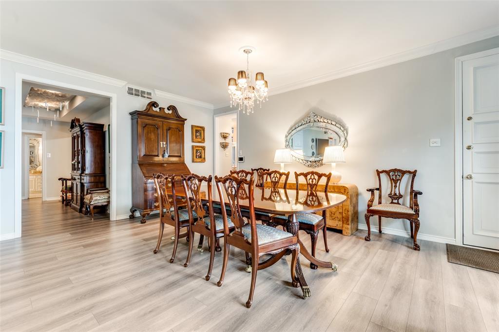 6306 Bandera Avenue, Unit B Dallas, TX 75225 - Photo 5 of 14 Dining area featuring light wood-finish flooring, a tiered chandelier, and crown molding