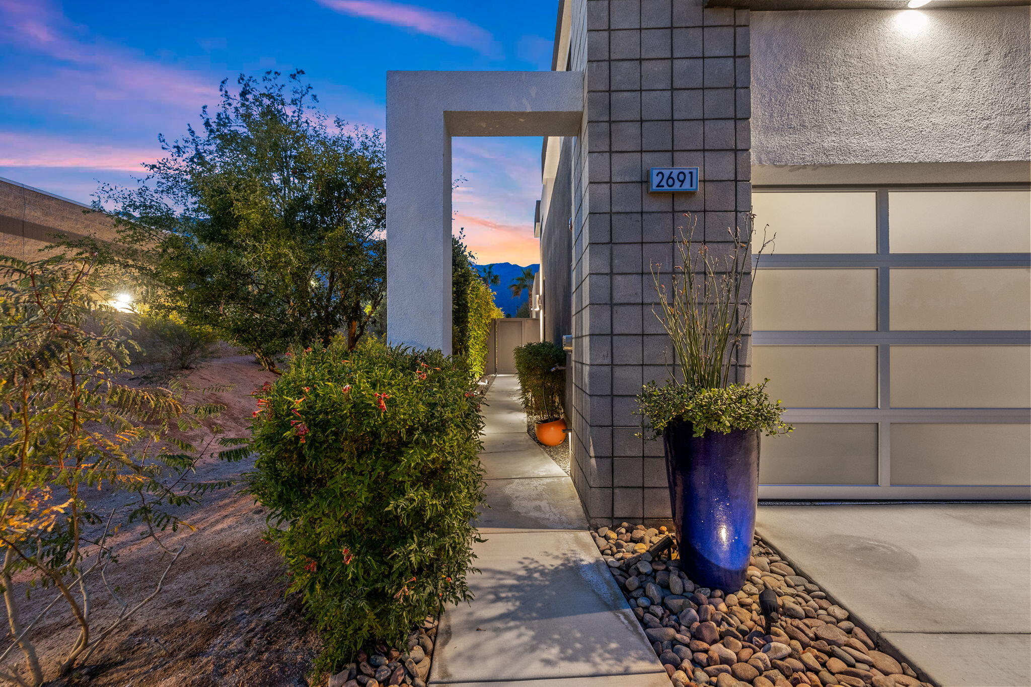 2691 Paragon Loop Palm Springs, CA 92262 - Photo 4 of 47 20-web-or-mls-8M4A4678