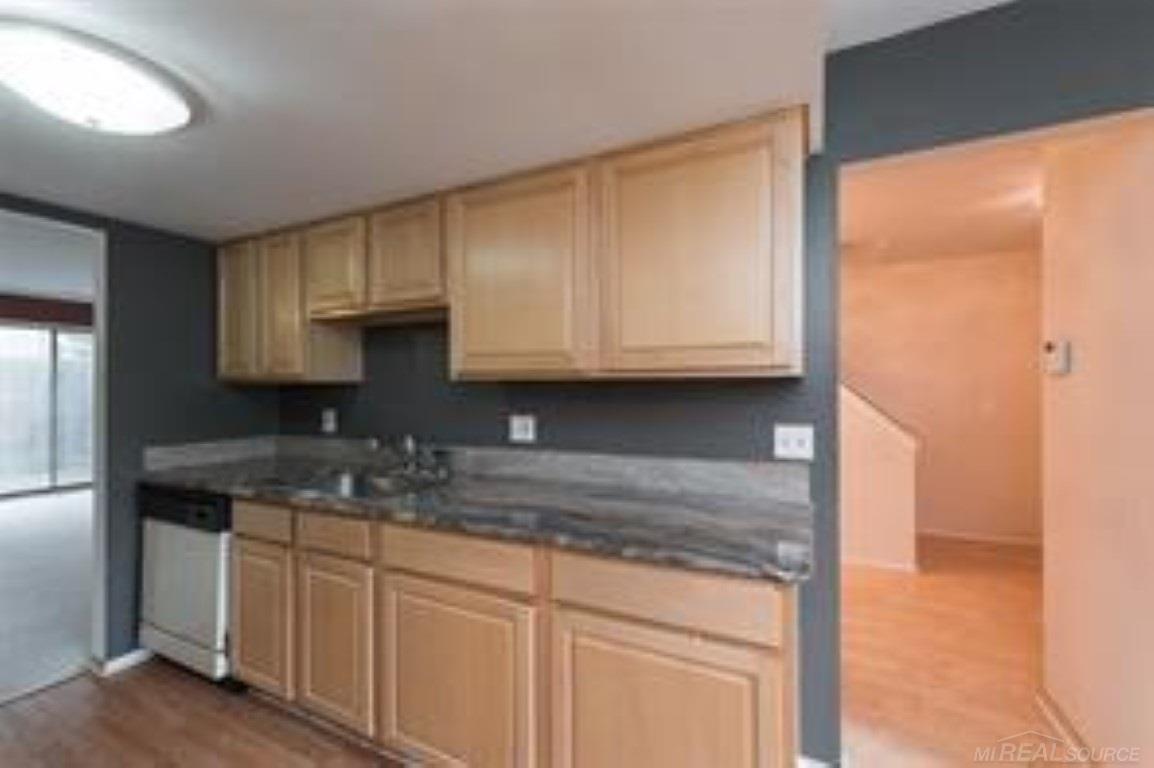 29769 Farmbrook Road Southfield, MI 48034 - Photo 2 of 16