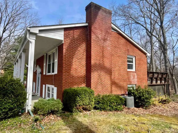 $275,000 | 28 Flint Mountain Drive, Stuarts Draft, VA 24477