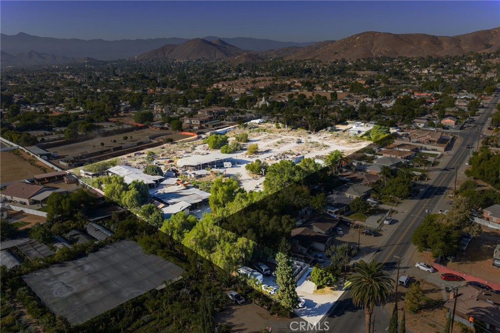 10702 Cypress Avenue Riverside, CA 92505 - Photo 4 of 7 a view of a city