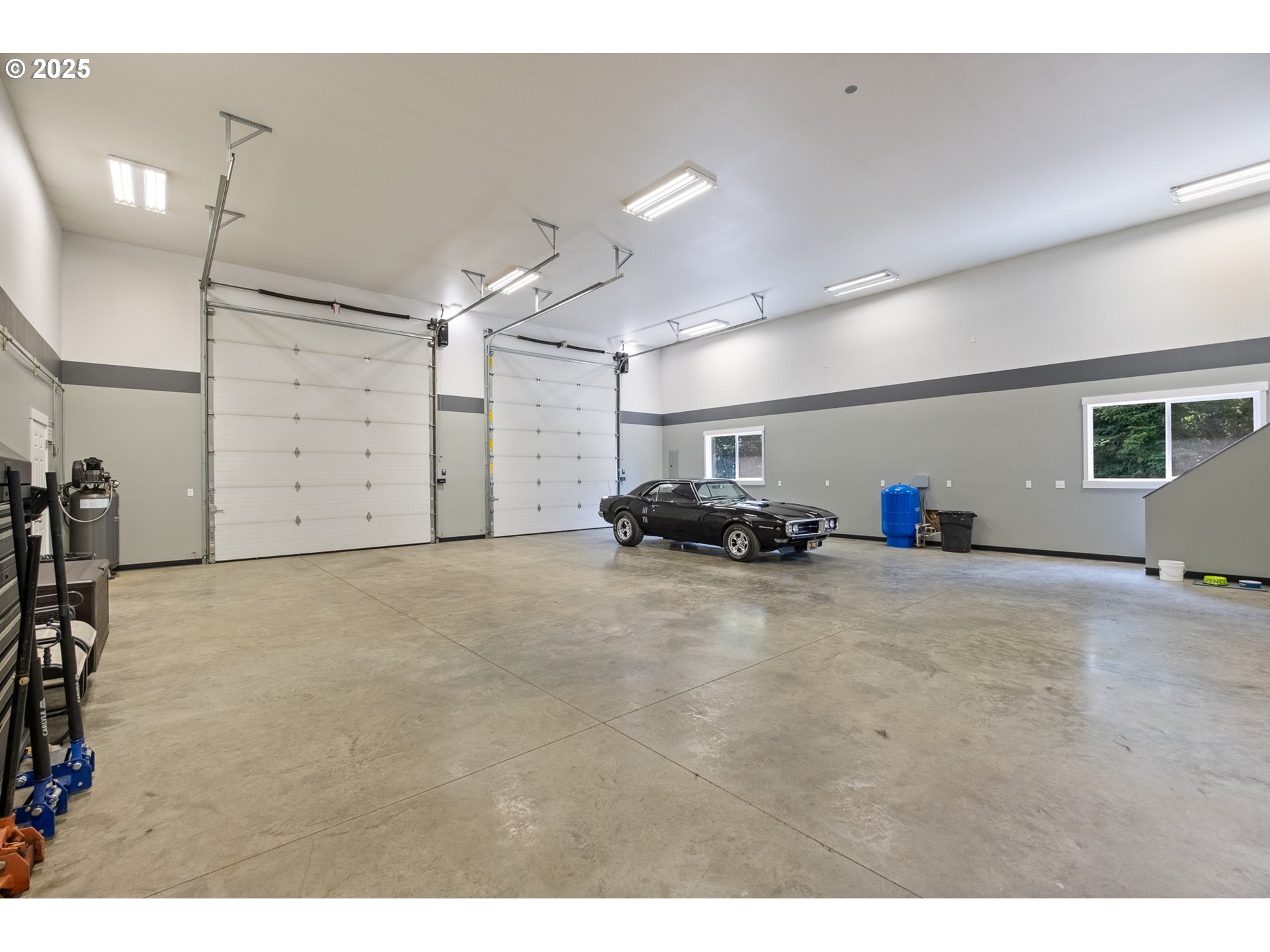 24911 Gap Road Brownsville, OR 97327 - Photo 37 of 44 a view of a livingroom with furniture