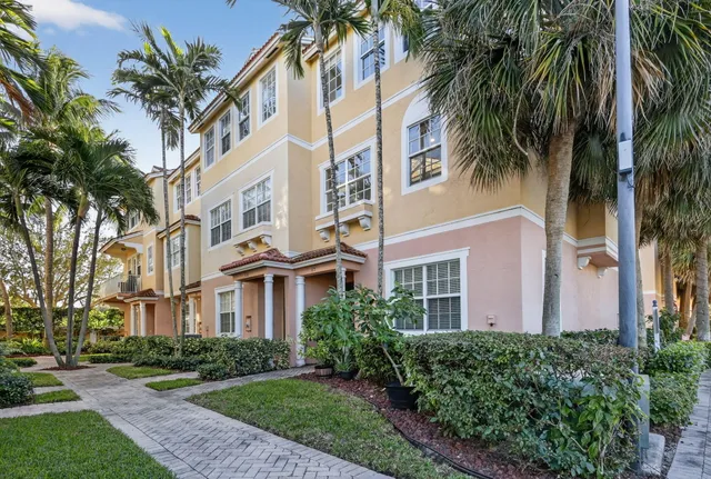 $575,000 | 115 Harbors Way, Boynton Beach, FL 33435