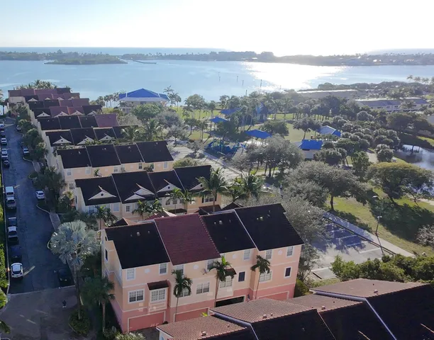 $575,000 | 115 Harbors Way, Boynton Beach, FL 33435