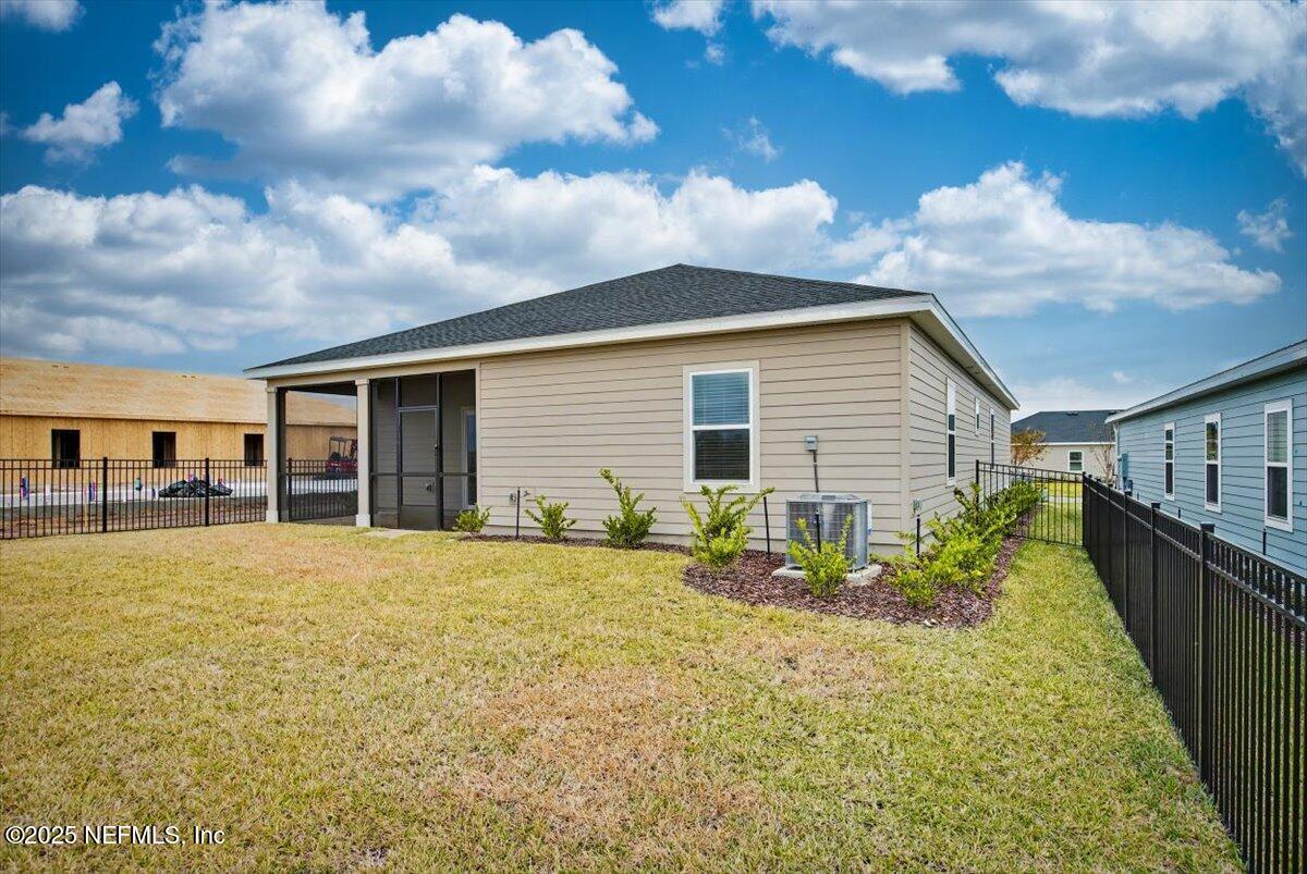 2692 Field Daisy Ln Green Cove Springs Green Cove Springs, FL 32043 - Photo 27 of 37 a view of a house with backyard and sitting area