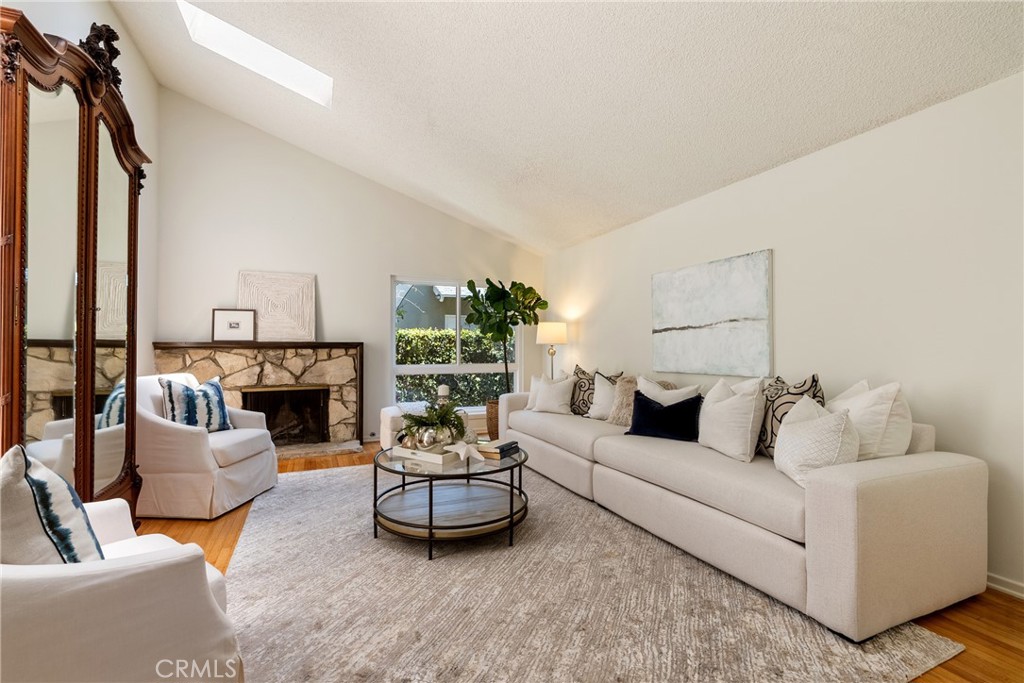 5642 Meinhardt Road Westminster, CA 92683 - Photo 4 of 23