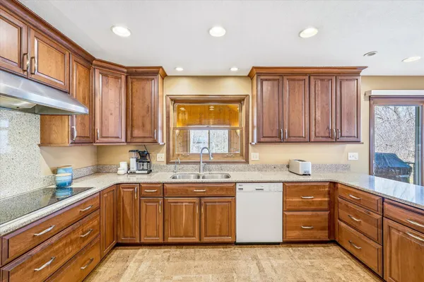 $625,000 | 4564 Cliff Ridge Court, Eagan, MN 55123