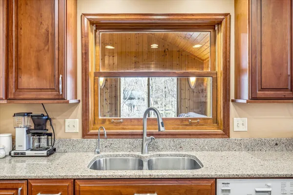 $625,000 | 4564 Cliff Ridge Court, Eagan, MN 55123