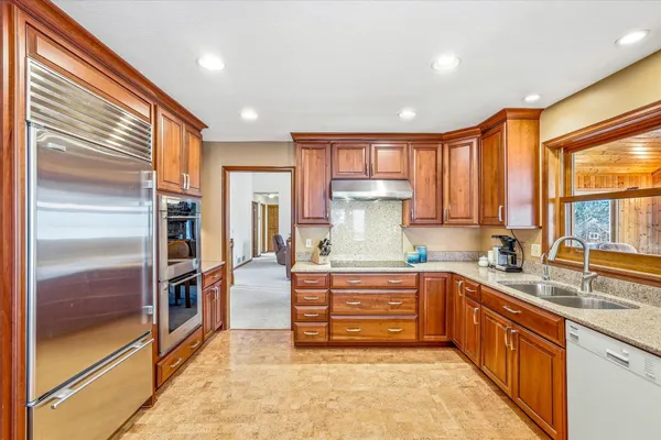 $625,000 | 4564 Cliff Ridge Court, Eagan, MN 55123