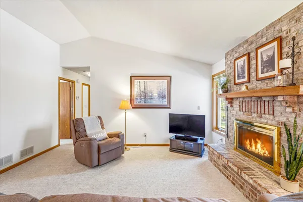 $625,000 | 4564 Cliff Ridge Court, Eagan, MN 55123