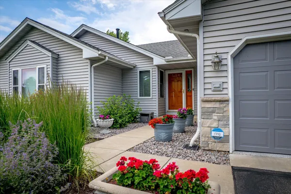 $625,000 | 4564 Cliff Ridge Court, Eagan, MN 55123