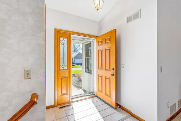 $625,000 | 4564 Cliff Ridge Court, Eagan, MN 55123