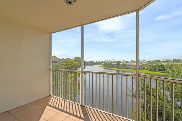 $194,999 | 7763 Southampton Terrace, Unit 405, Tamarac, FL 33321