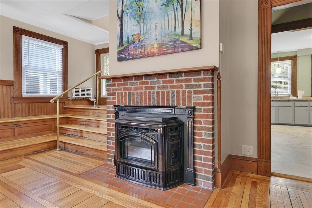 36 Spruceland Avenue Springfield, MA 01108 - Photo 3 of 42