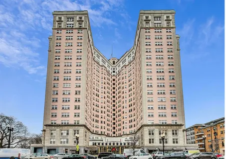 $500,000 | 5555 North Sheridan Road, Unit 1503, Chicago, IL 60640