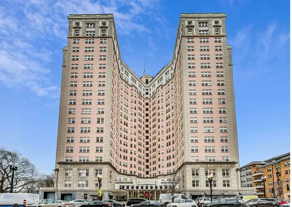 $500,000 | 5555 North Sheridan Road, Unit 1503, Chicago, IL 60640