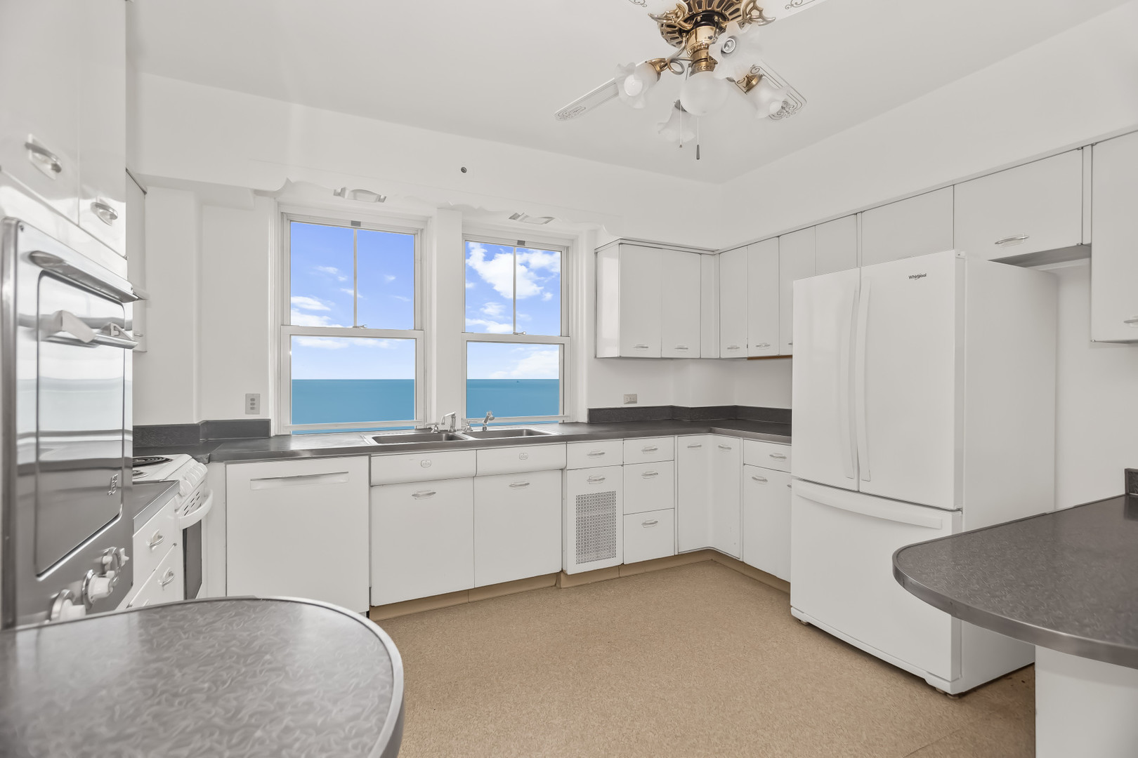 5555 North Sheridan Road, Unit 1503 Chicago, IL 60640 - Photo 12 of 42
