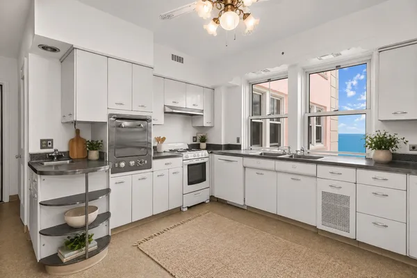 $500,000 | 5555 North Sheridan Road, Unit 1503, Chicago, IL 60640