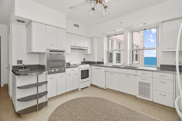 $500,000 | 5555 North Sheridan Road, Unit 1503, Chicago, IL 60640