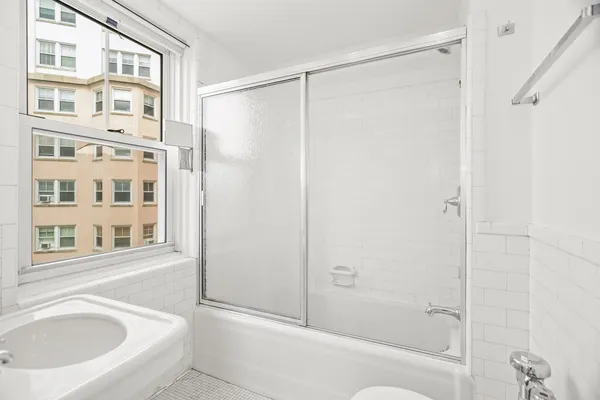 $500,000 | 5555 North Sheridan Road, Unit 1503, Chicago, IL 60640