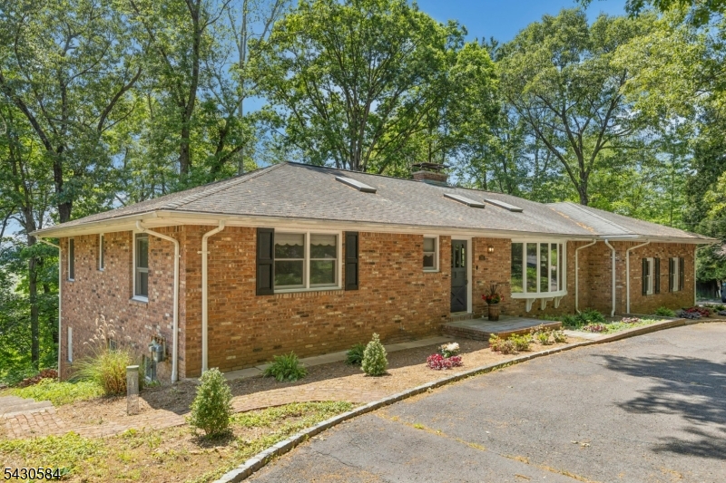 783 Long Hill Road Gillette, NJ 07933 - Photo 2 of 43