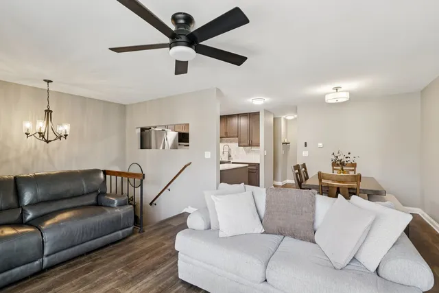 $274,900 | 336 Ozark Drive, Bolingbrook, IL 60440