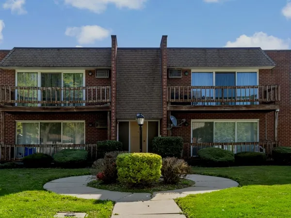 $125,500 | 535 North Pleasant Drive, Unit 2B, Glenwood, IL 60425