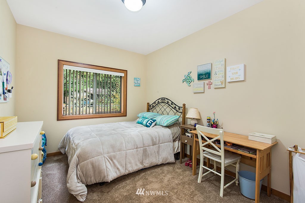 8413 Southeast View Park Road Port Orchard, WA 98367 - Photo 13 of 25 Gallery Image 13