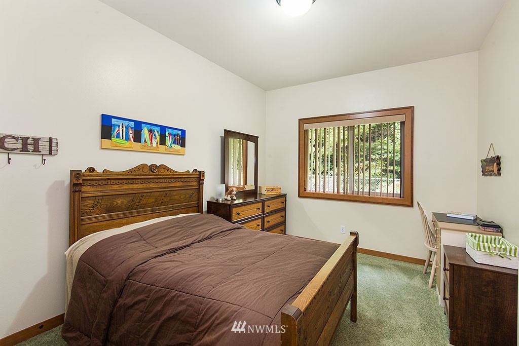 8413 Southeast View Park Road Port Orchard, WA 98367 - Photo 14 of 25 Gallery Image 14