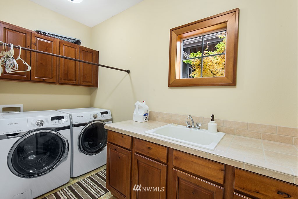 8413 Southeast View Park Road Port Orchard, WA 98367 - Photo 15 of 25 Gallery Image 15