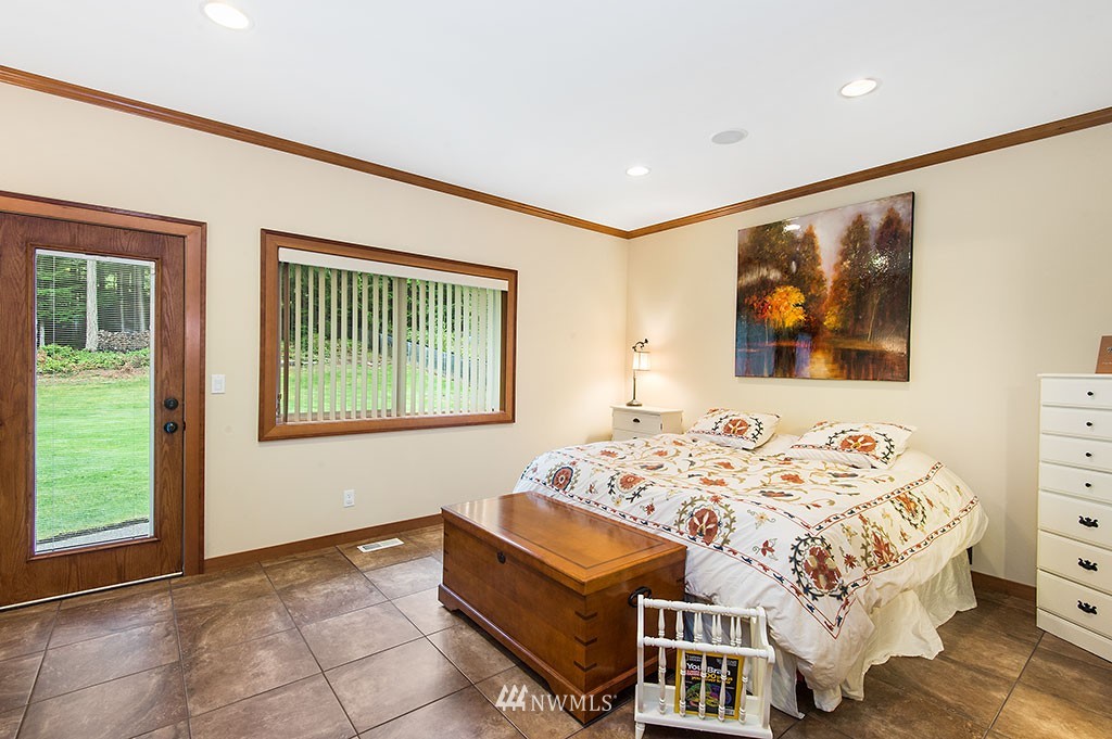 8413 Southeast View Park Road Port Orchard, WA 98367 - Photo 16 of 25 Gallery Image 16