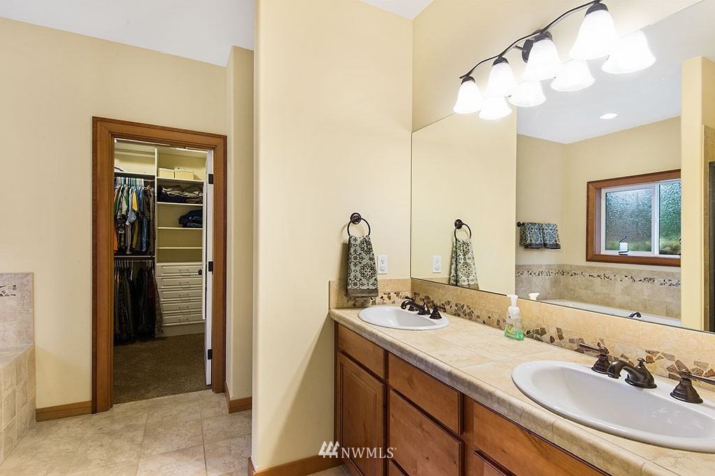 8413 Southeast View Park Road Port Orchard, WA 98367 - Photo 19 of 25 Gallery Image 19