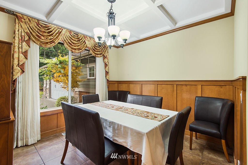8413 Southeast View Park Road Port Orchard, WA 98367 - Photo 5 of 25 Gallery Image 5