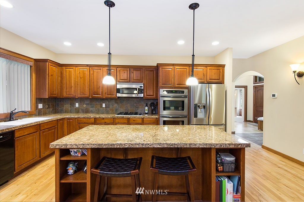 8413 Southeast View Park Road Port Orchard, WA 98367 - Photo 8 of 25 Gallery Image 8