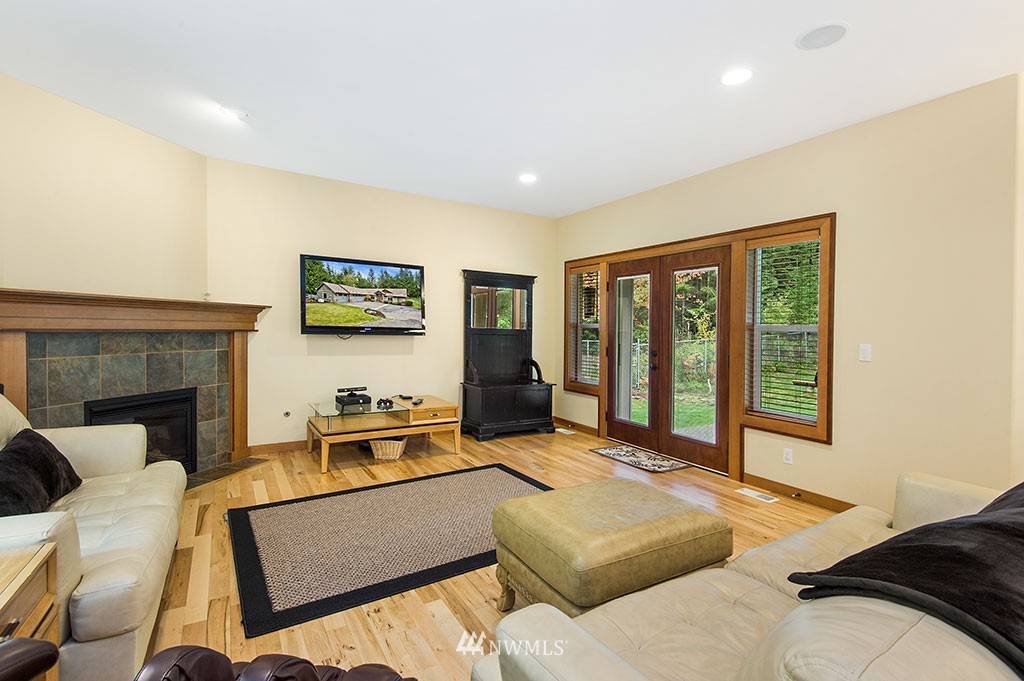 8413 Southeast View Park Road Port Orchard, WA 98367 - Photo 10 of 25 Gallery Image 10