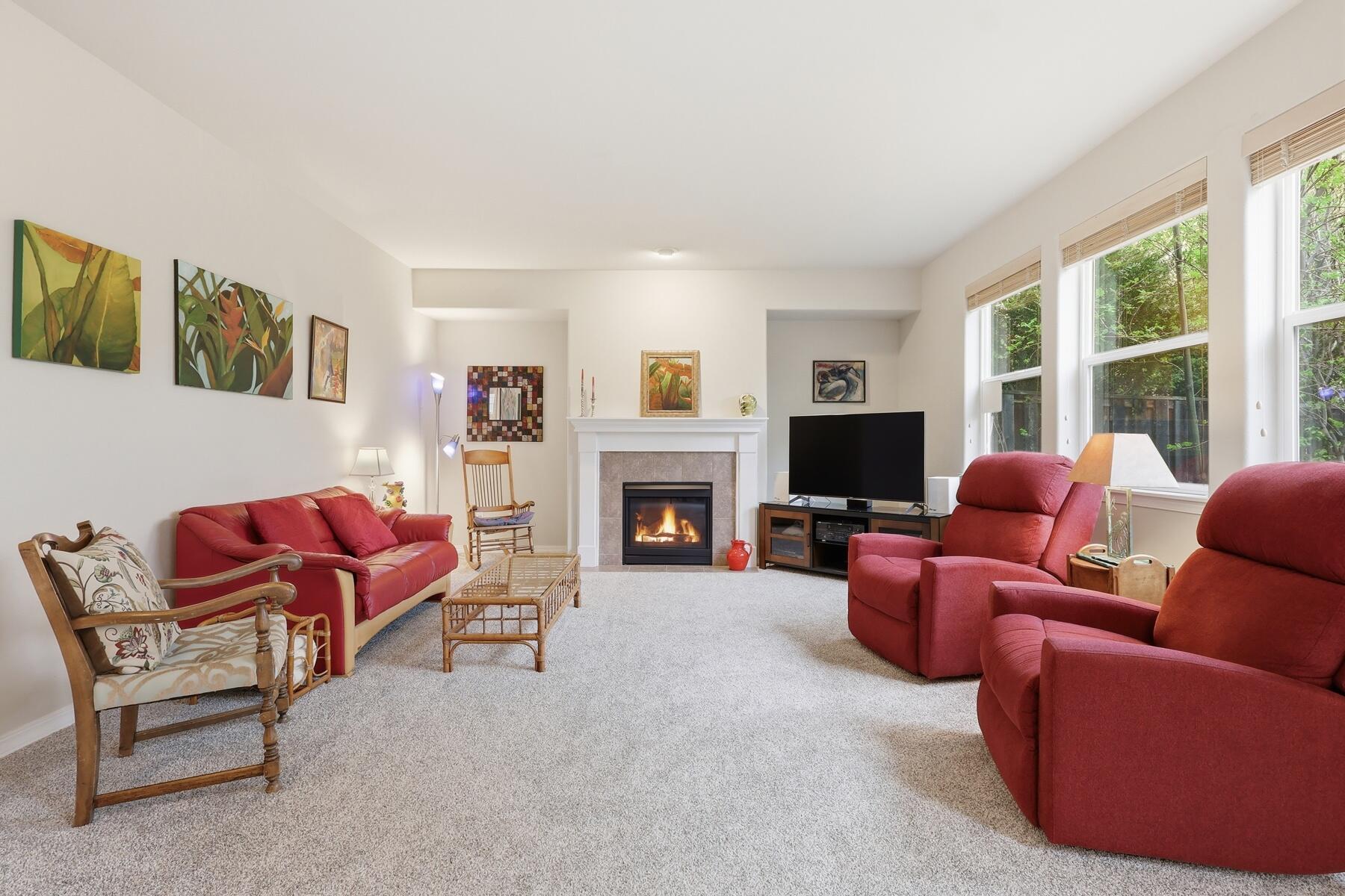 61156 Foxglove Loop Bend, OR 97702 - Photo 10 of 44 Living area
