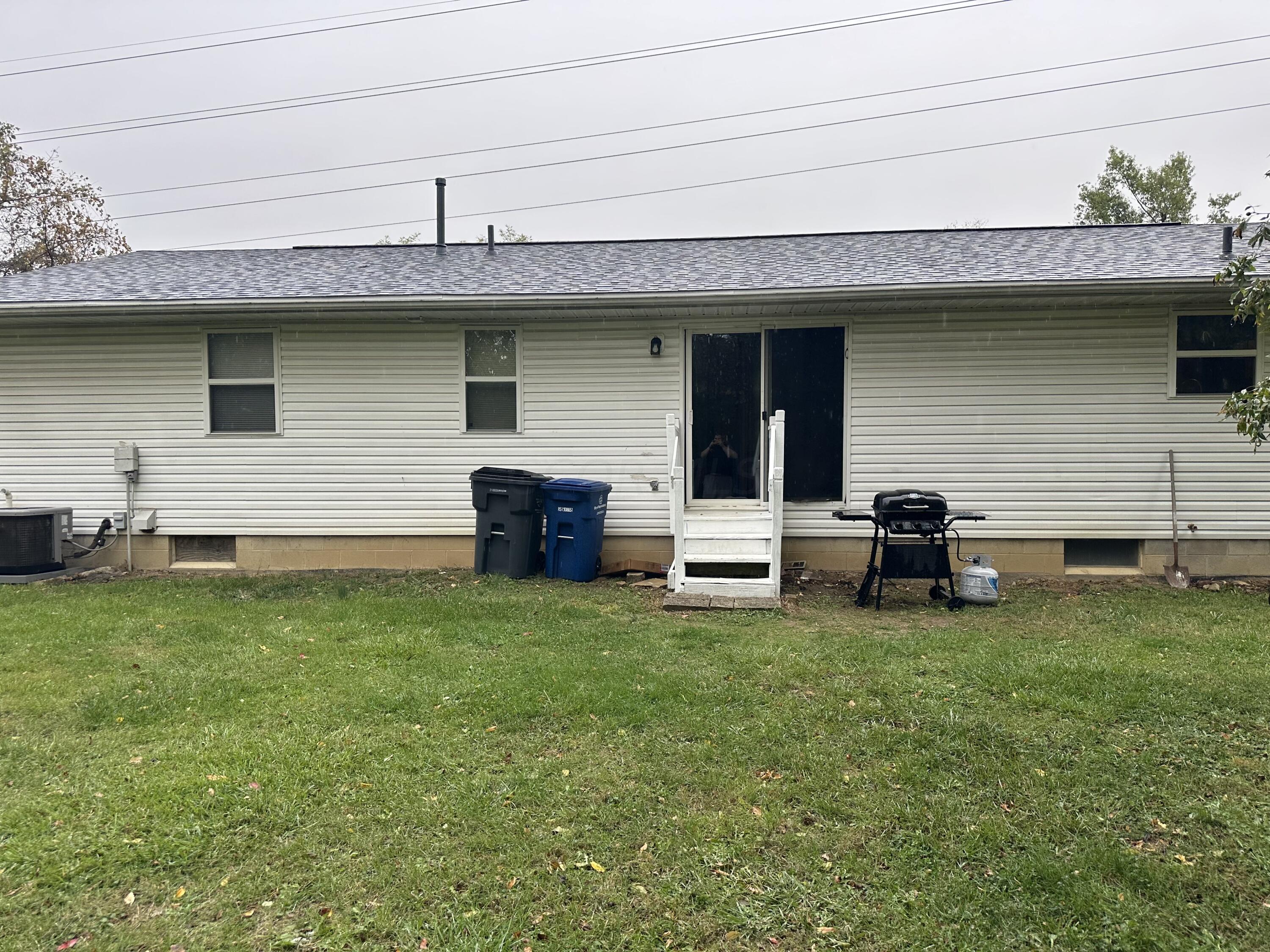 443 South Waggoner Road Reynoldsburg, OH 43068 - Photo 11 of 42 back of house