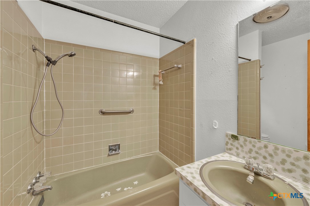 7634 Fox Trail Belton, TX 76513 - Photo 36 of 41 bathroom