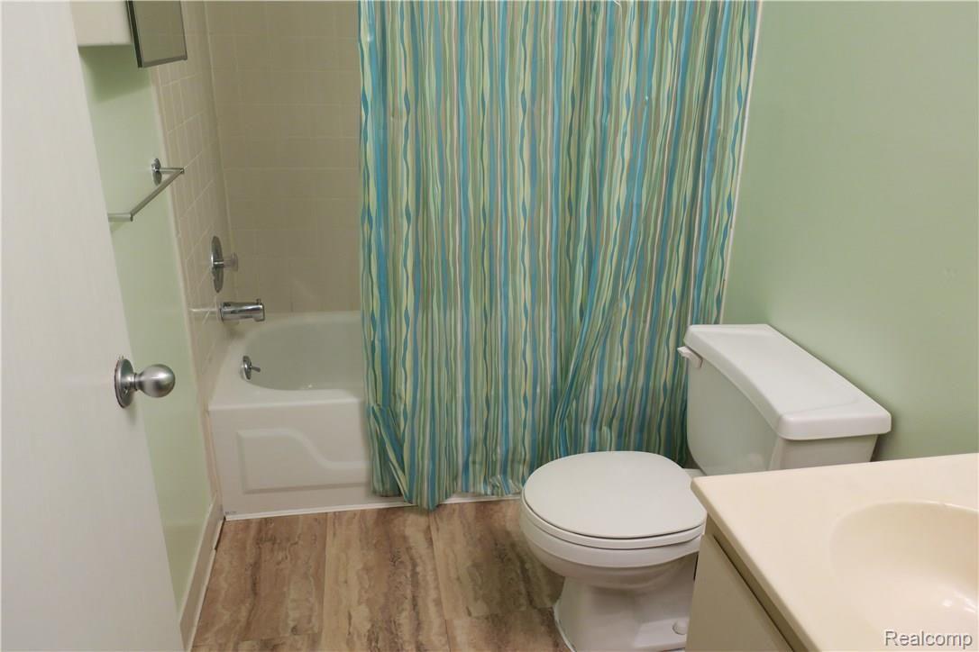 1514 Porter Circle, Unit 210 Rochester, MI 48307 - Photo 6 of 9 IMG_2979.JPG