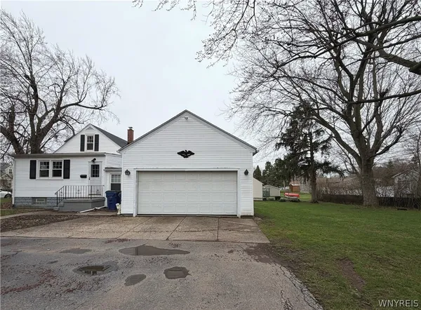 $215,000 | 223 Harding Road, Amherst, NY 14221