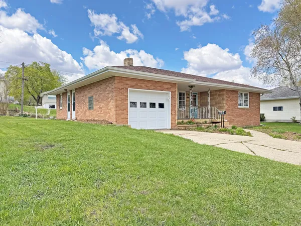 $159,900 | 834 South Orient Street, Fairmont, MN 56031