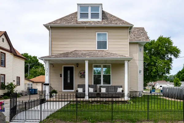 $379,900 | 223 East Michigan Avenue, Pontiac, IL 61764