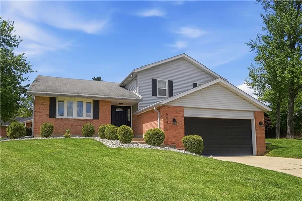 $390,000 | 508 King George Court, Springboro, OH 45066