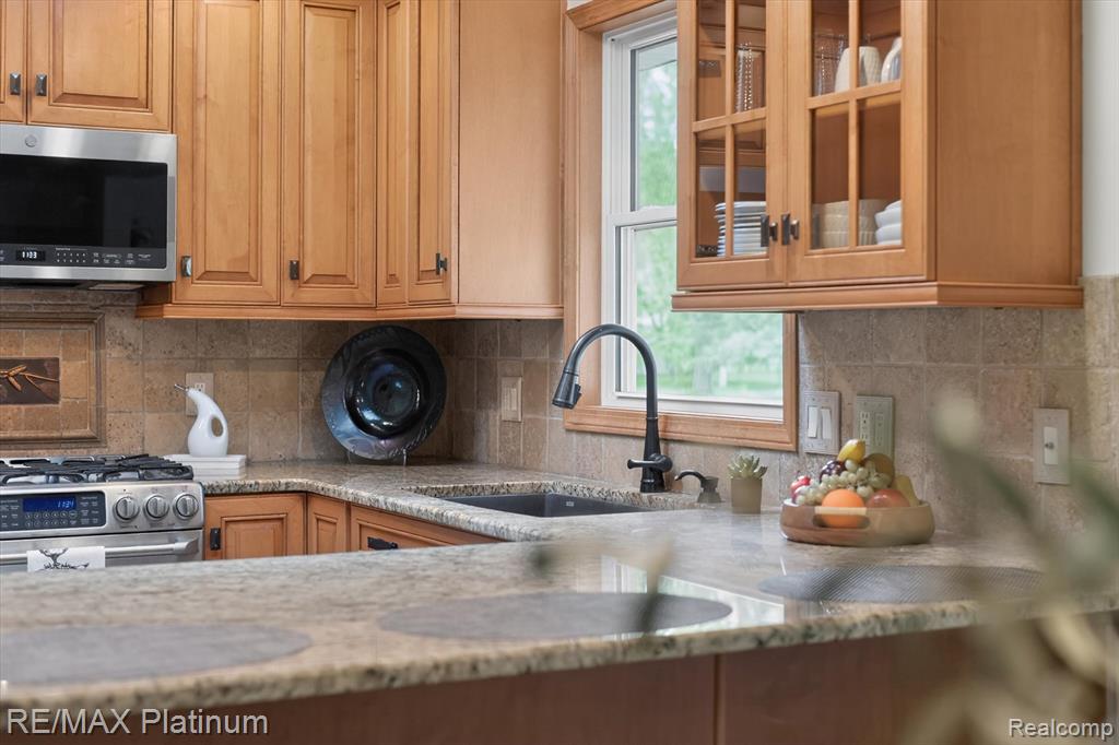 139 Edgemont Drive Howell, MI 48855 - Photo 17 of 62