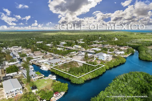 a view of a tennis court